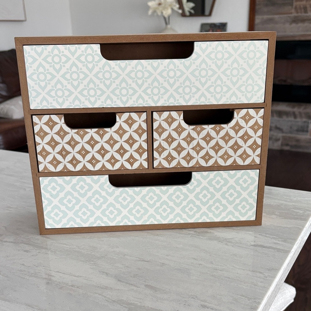 Storage shelf